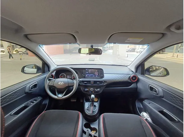 Car image 17