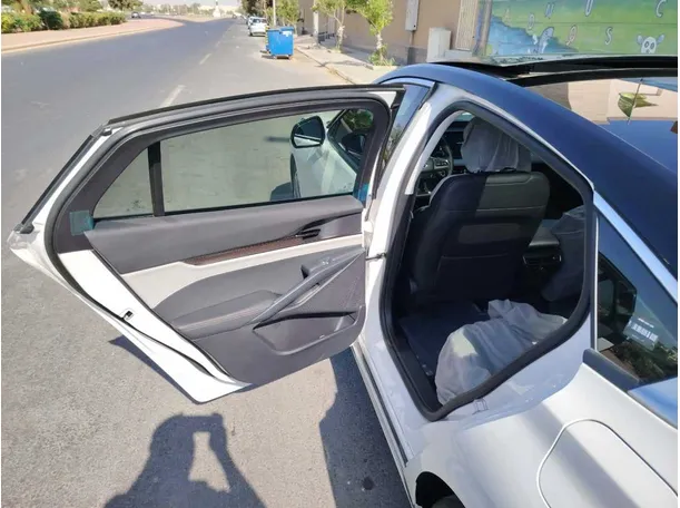 Car image 16
