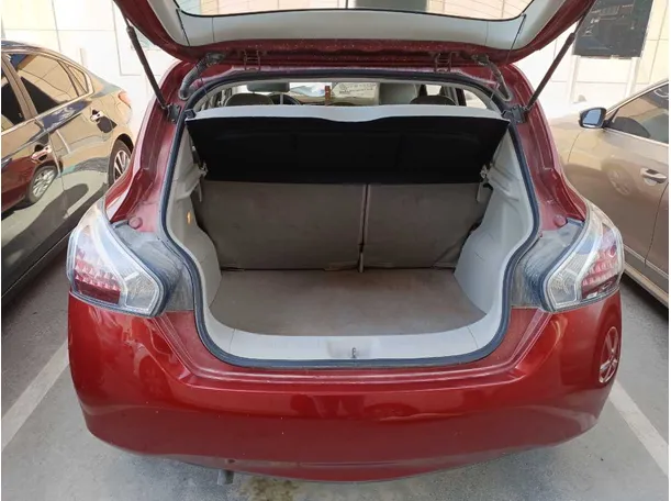 Car image 19