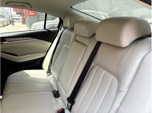 Car image 16
