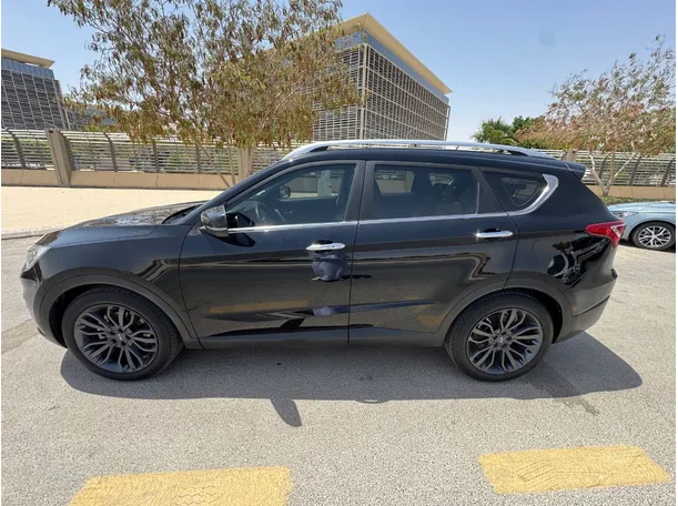 Car image 8