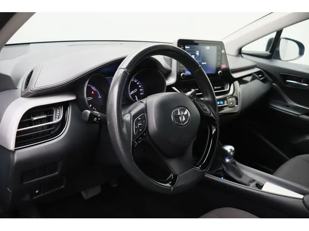 Car image 4