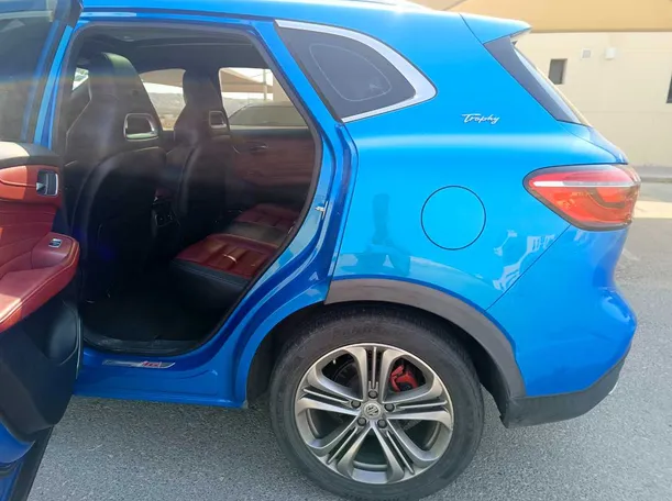 Car image 16