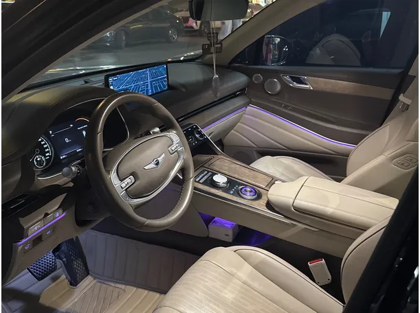 Car image 5