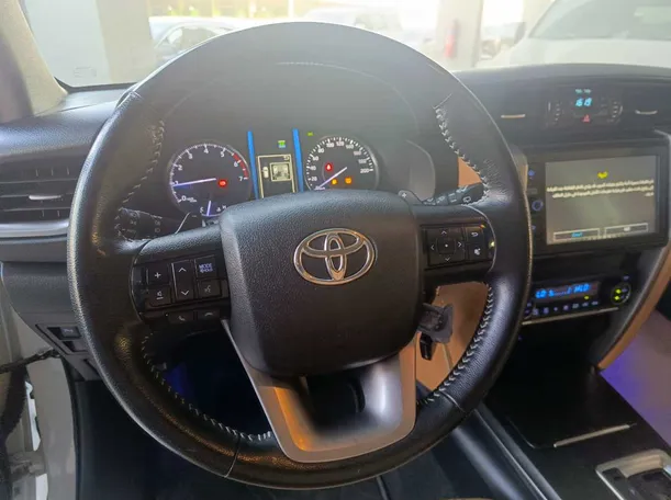 Car image 24