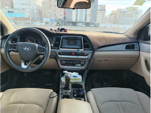 Car image 19