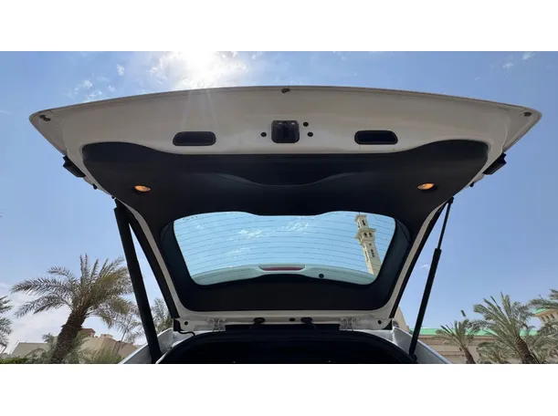 Car image 23