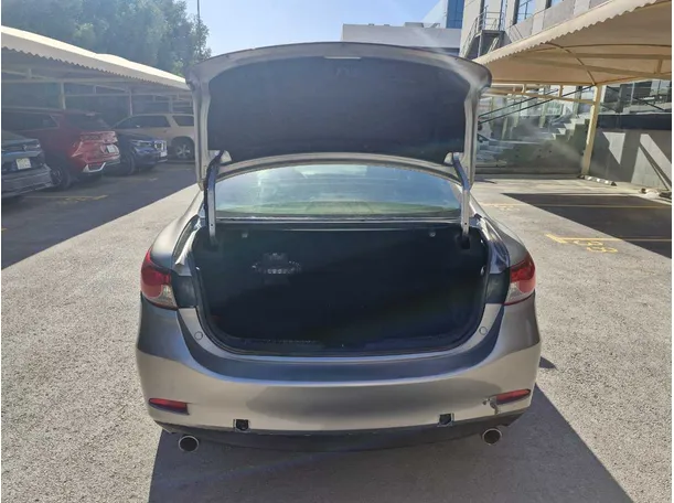 Car image 18