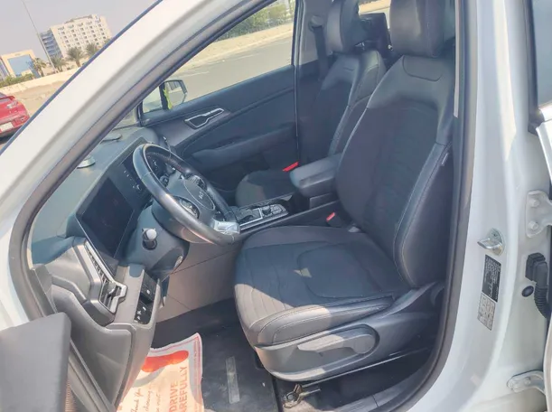 Car image 12