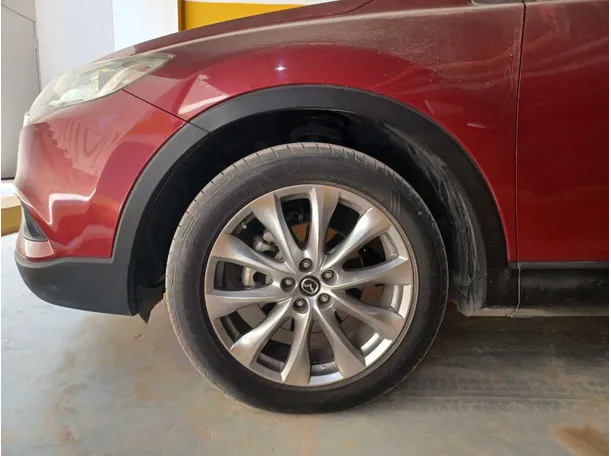 Car image 9