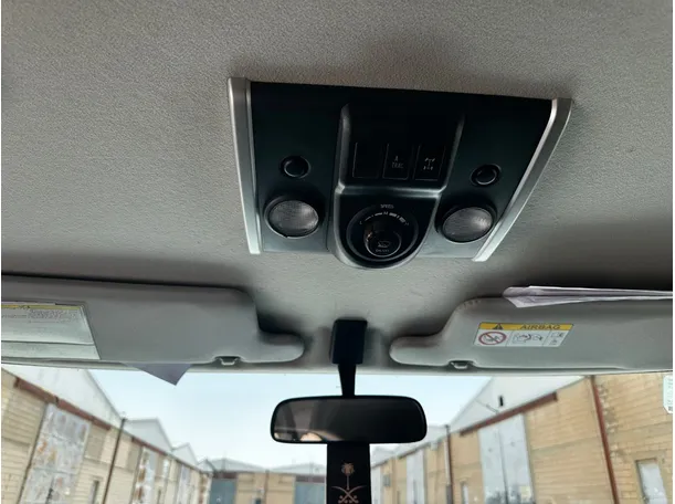 Car image 25