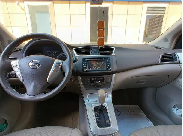Car image 14