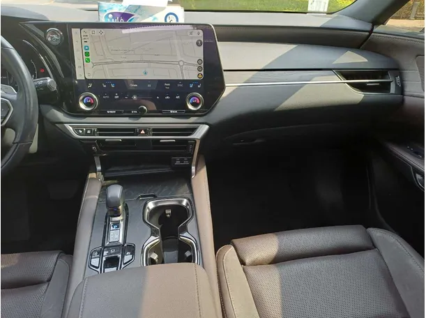 Car image 16