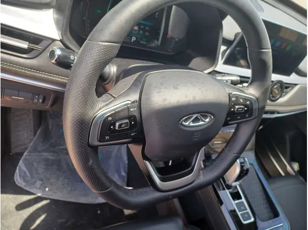 Car image 19