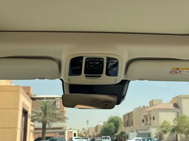 Car image 25