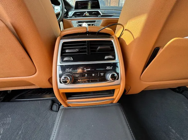 Car image 27