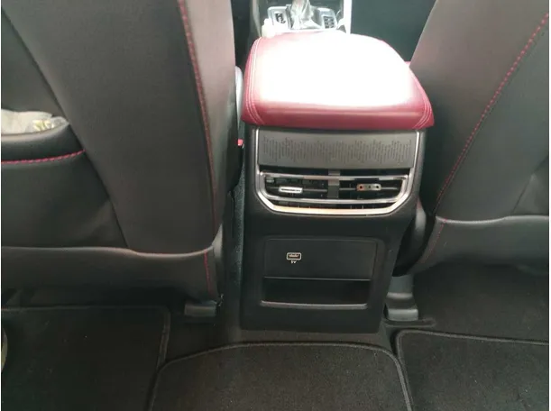 Car image 40
