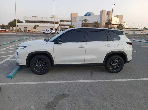 Car image 4