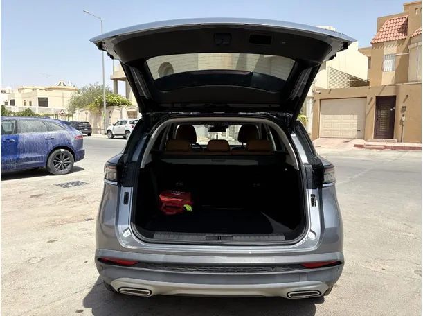 Car image 25