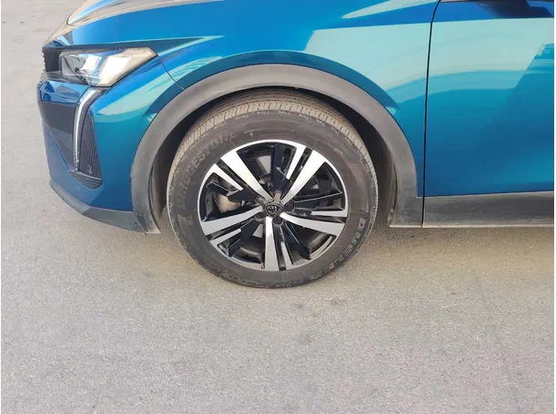 Car image 10