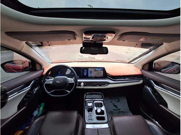 Car image 14