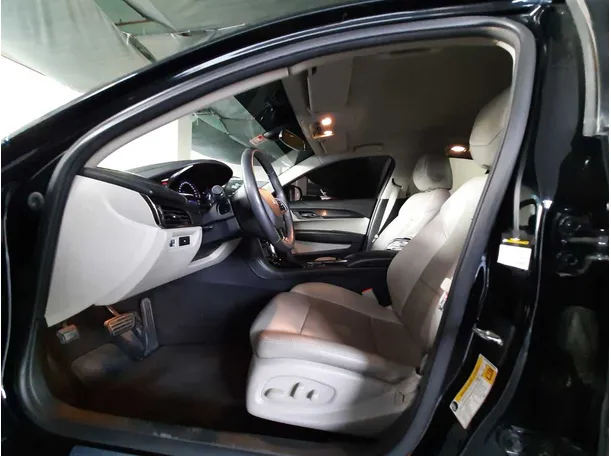 Car image 12