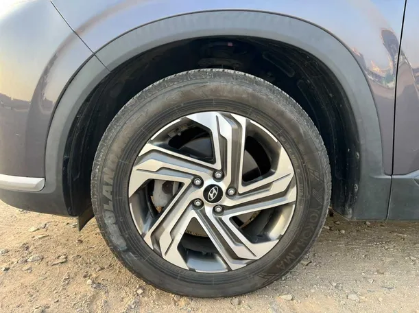 Car image 9