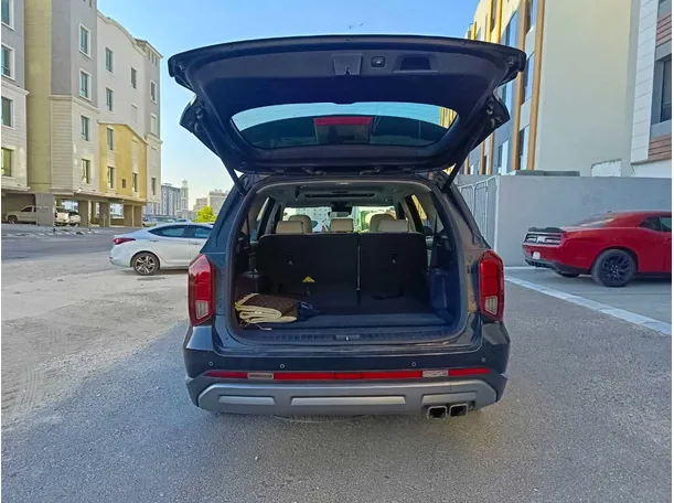 Car image 32