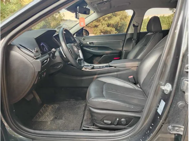 Car image 13