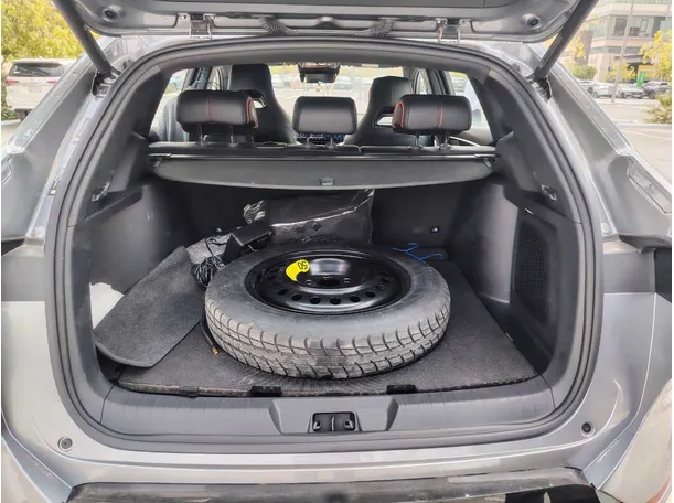 Car image 30