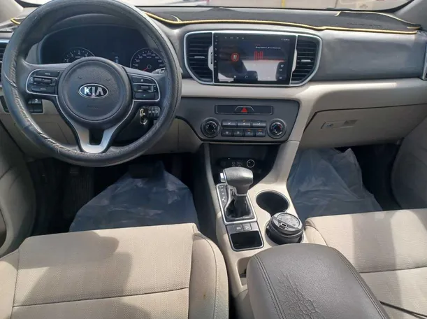 Car image 16