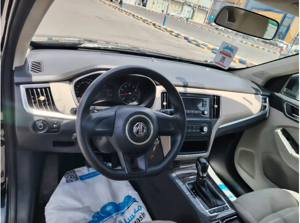 Car image 13