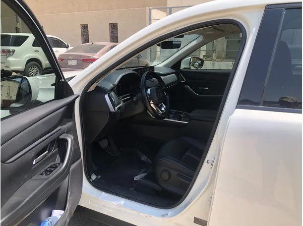 Car image 12