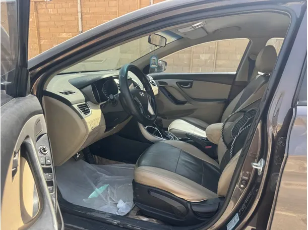 Car image 12