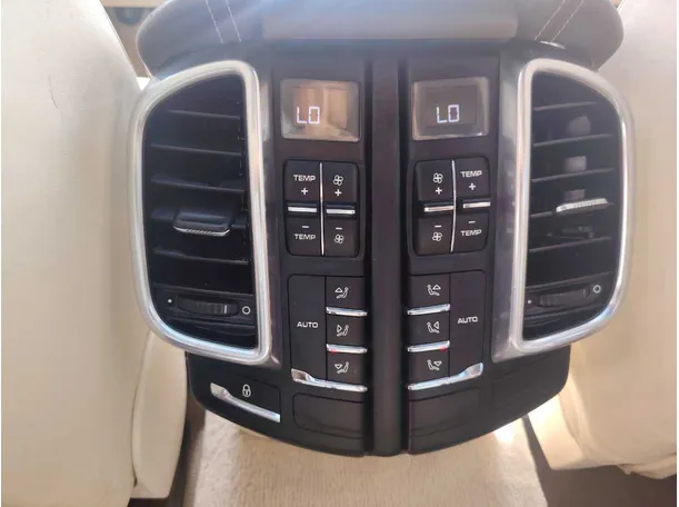 Car image 29