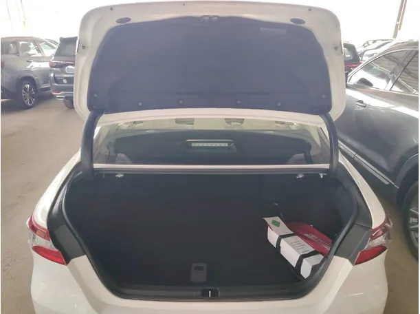 Car image 27