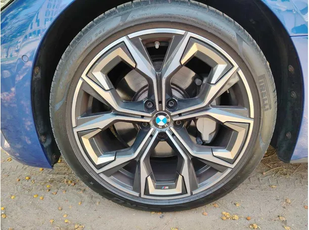 Car image 10