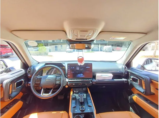 Car image 18