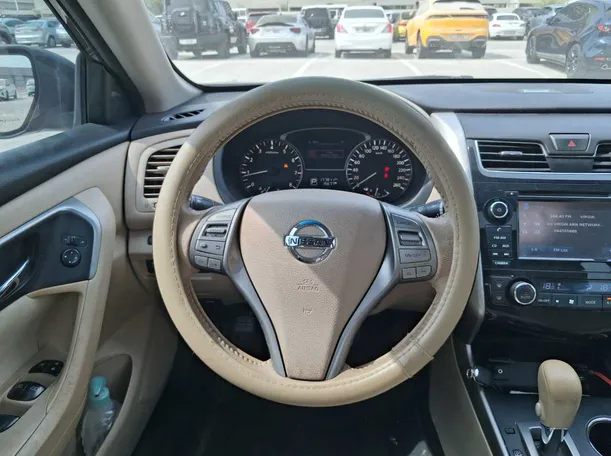 Car image 19