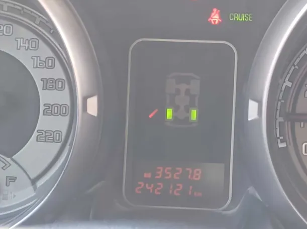 Car image 17
