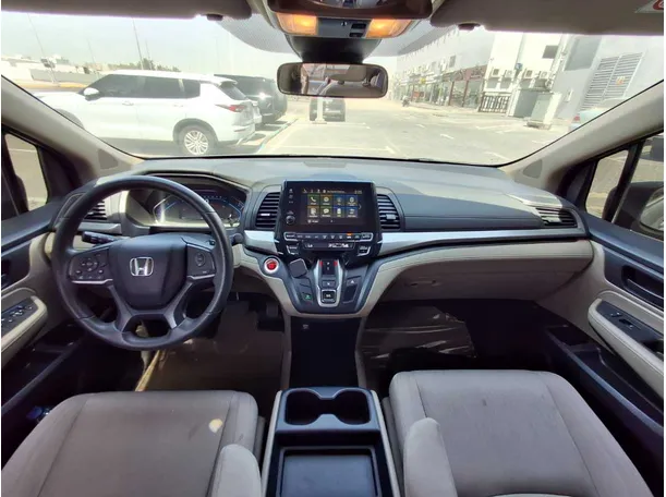 Car image 16