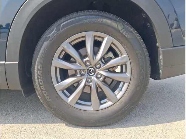 Car image 9