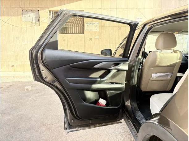 Car image 14
