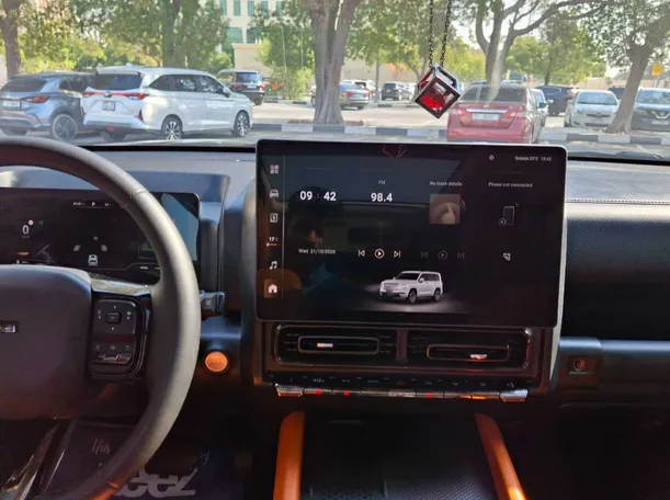 Car image 15