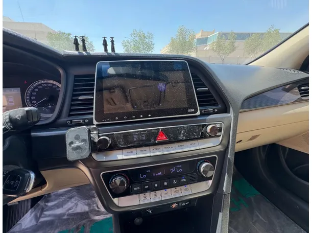 Car image 17