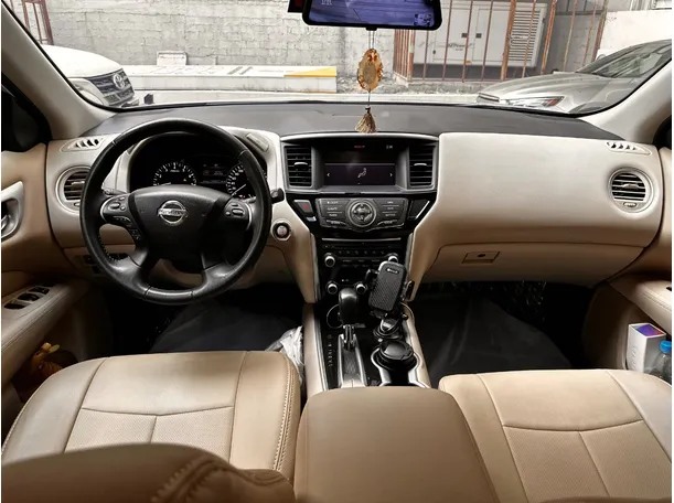 Car image 17
