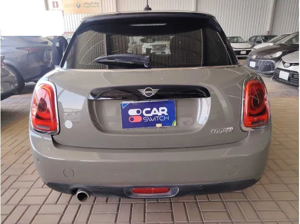 Car image 6