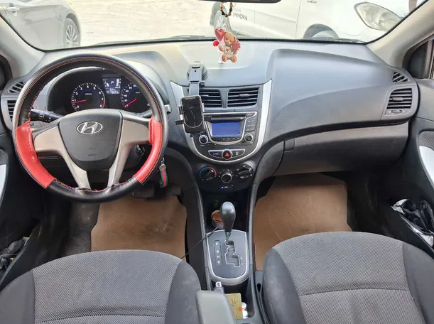 Car image 16