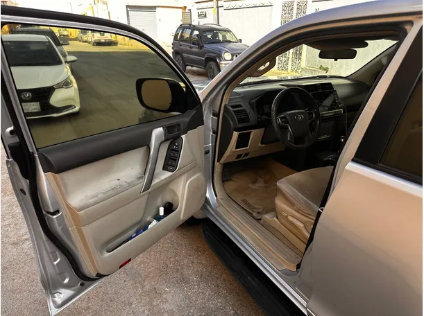 Car image 11