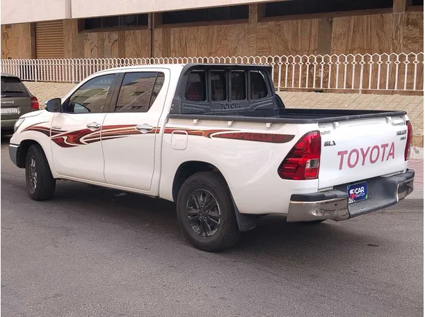 Car image 8